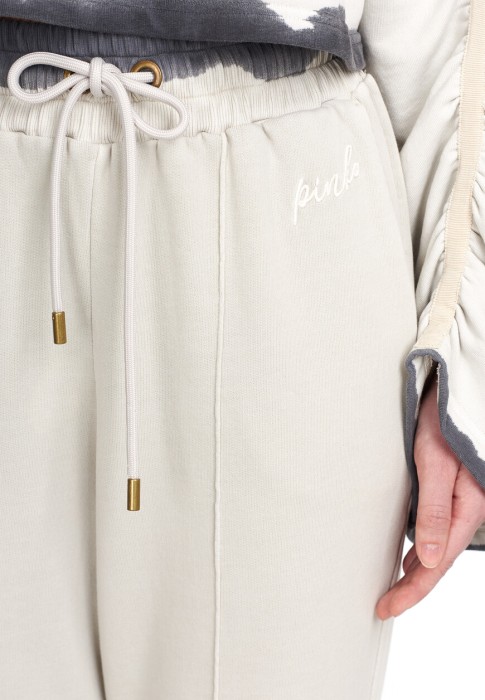 костюм  вид слева