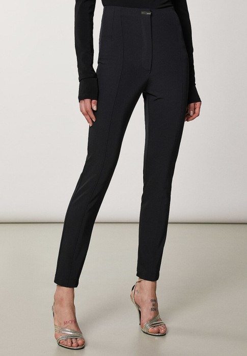 Товар черного цвета с внутренней стороны