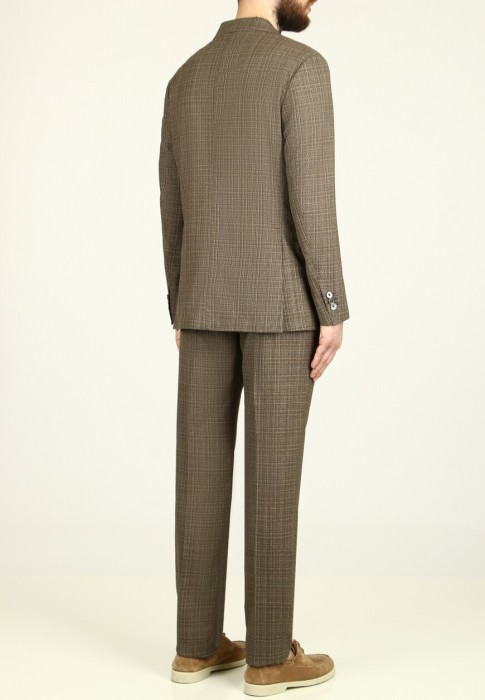 Товар коричневого цвета с внутренней стороны