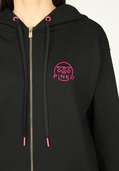 Товар черного цвета с внутренней стороны