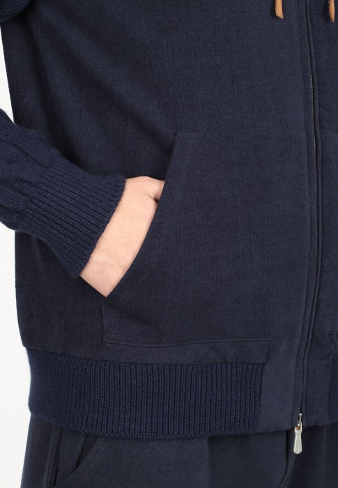 костюм  вид слева