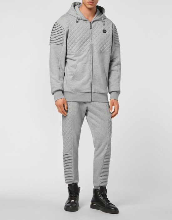 костюм  по цене 115635 руб вид справа