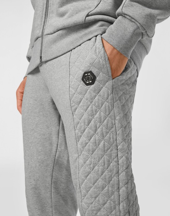 Товар серого цвета с внутренней стороны