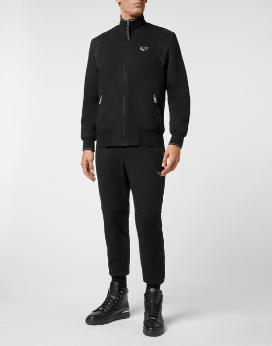 Товар черного цвета с внутренней стороны