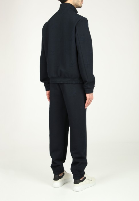 Товар синего цвета с внутренней стороны