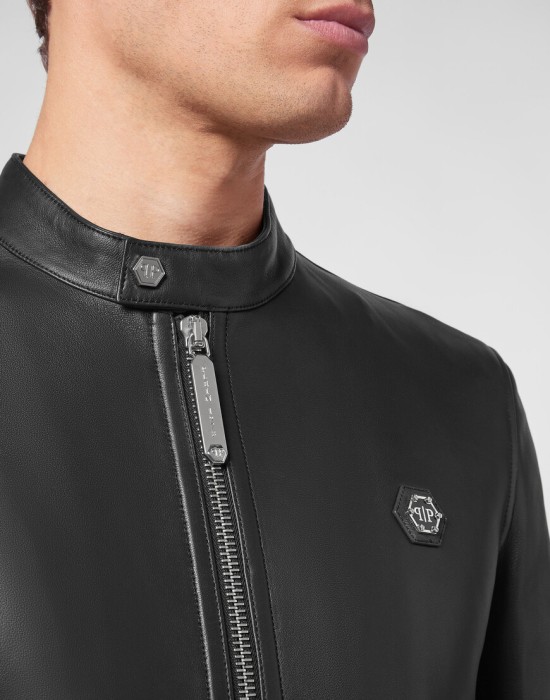 кожаная куртка  из проверенных материалов спереди