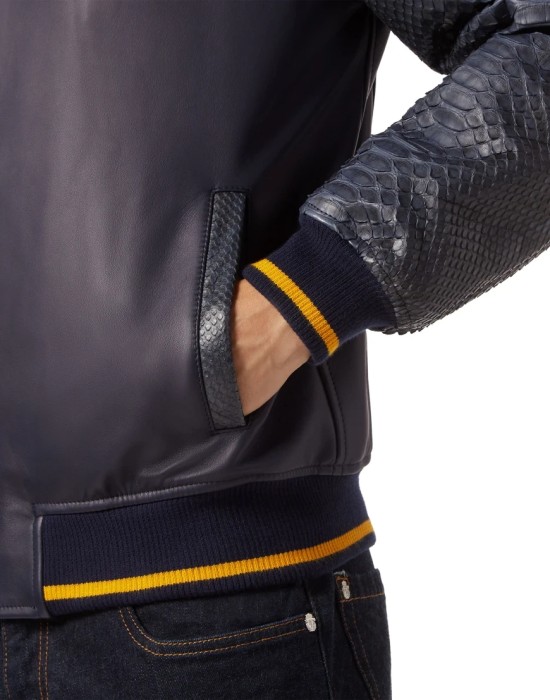 кожаная куртка  из италии вид сбоку