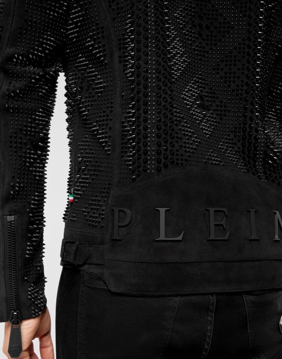 Товар черного цвета с внутренней стороны