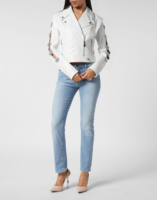 Товар белого цвета с внутренней стороны