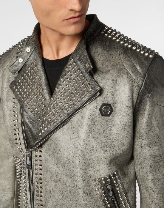 кожаная куртка  из проверенных материалов спереди