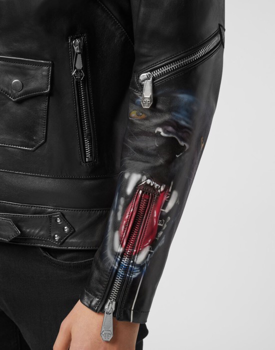 кожаная куртка  из проверенных материалов спереди