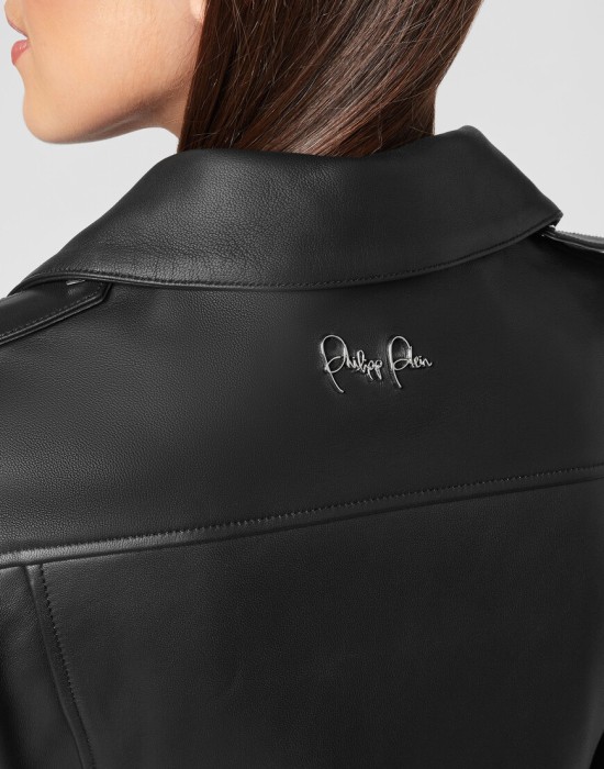 Товар черного цвета с внутренней стороны