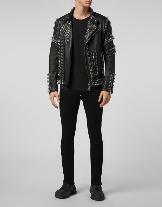 Товар черного цвета с внутренней стороны