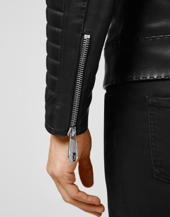 Товар черного цвета с внутренней стороны