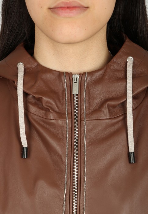 Товар коричневого цвета с внутренней стороны