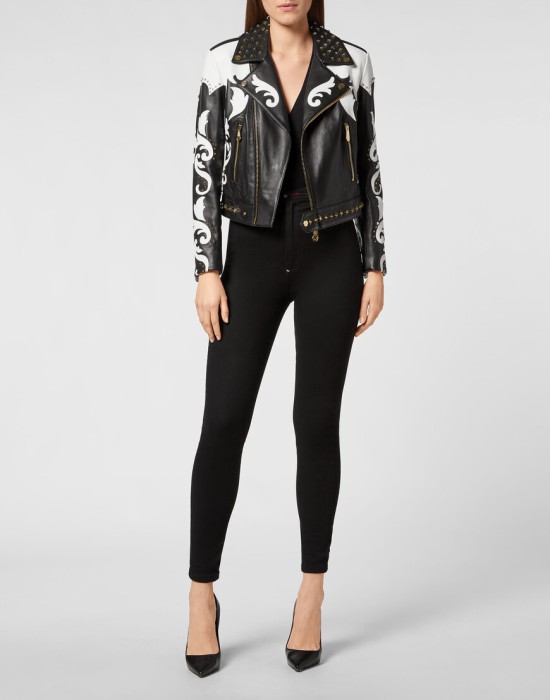 Товар белого цвета с внутренней стороны