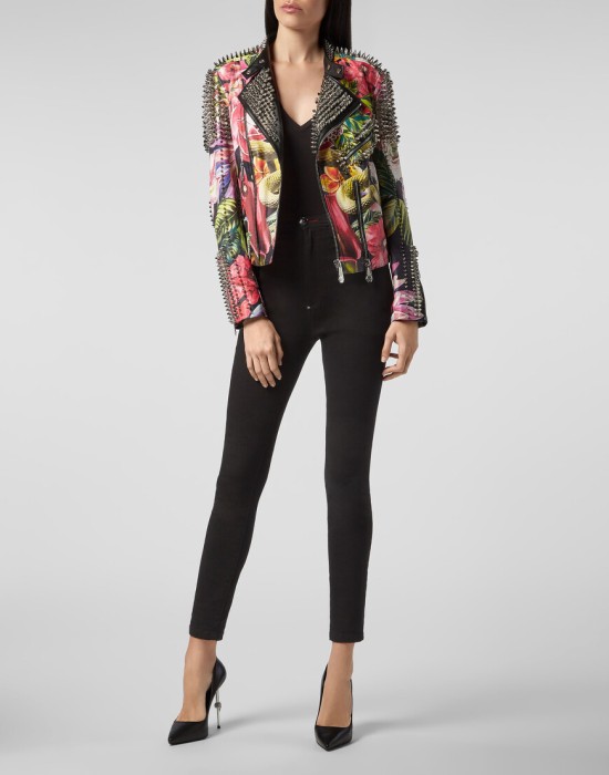 Товар черного цвета с внутренней стороны