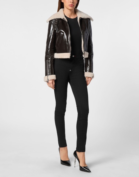 Товар коричневого цвета с внутренней стороны