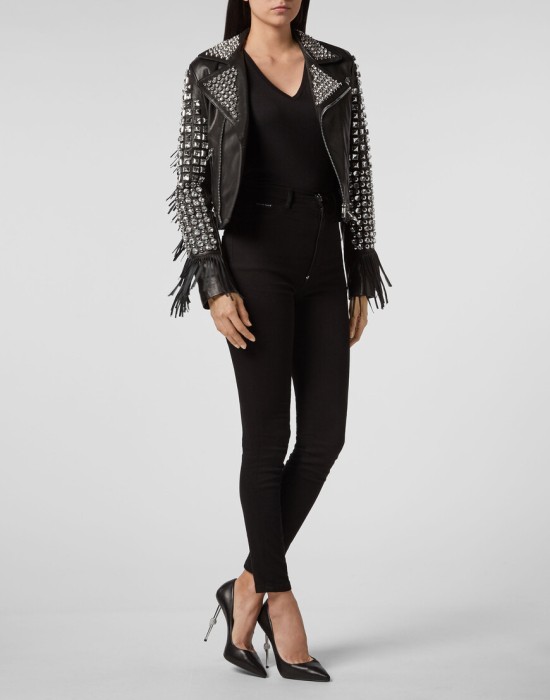 Товар черного цвета с внутренней стороны