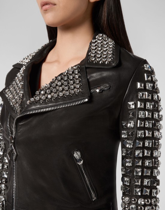 кожаная куртка  из проверенных материалов спереди