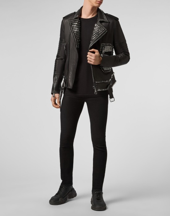 Товар черного цвета с внутренней стороны