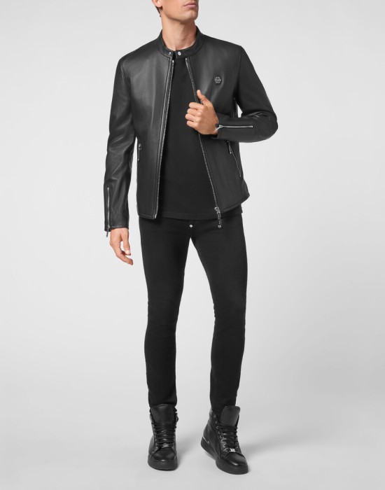 Товар черного цвета с внутренней стороны