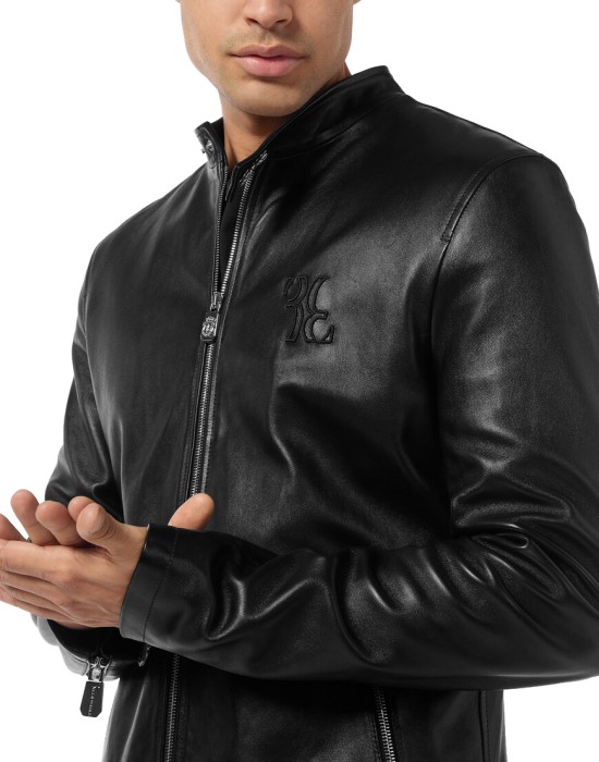 Товар черного цвета с внутренней стороны