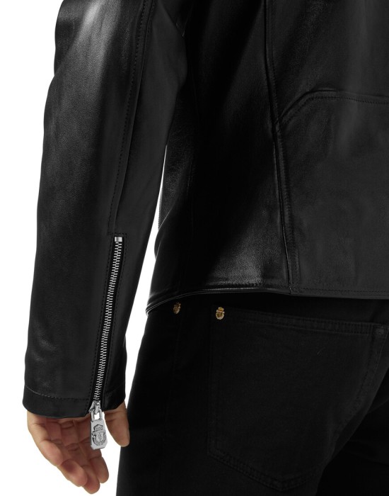 кожаная куртка  из проверенных материалов спереди