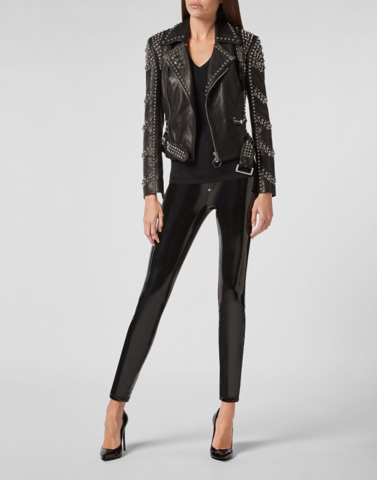 Товар черного цвета с внутренней стороны