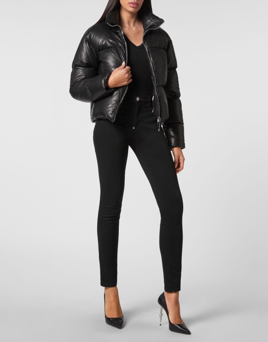 Товар черного цвета с внутренней стороны