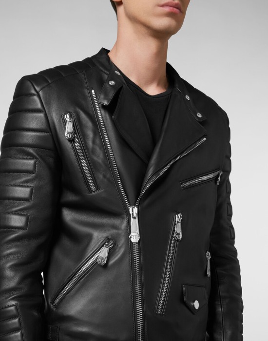 кожаная куртка  из проверенных материалов спереди