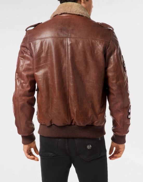 Товар коричневого цвета с внутренней стороны