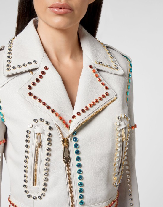 Товар белого цвета с внутренней стороны