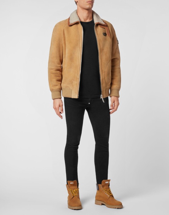 Товар бежевого цвета с внутренней стороны