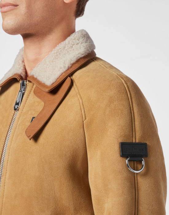 кожаная куртка  из проверенных материалов спереди