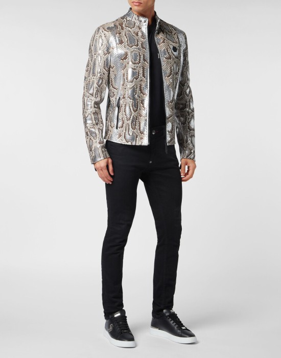 Товар серого цвета с внутренней стороны