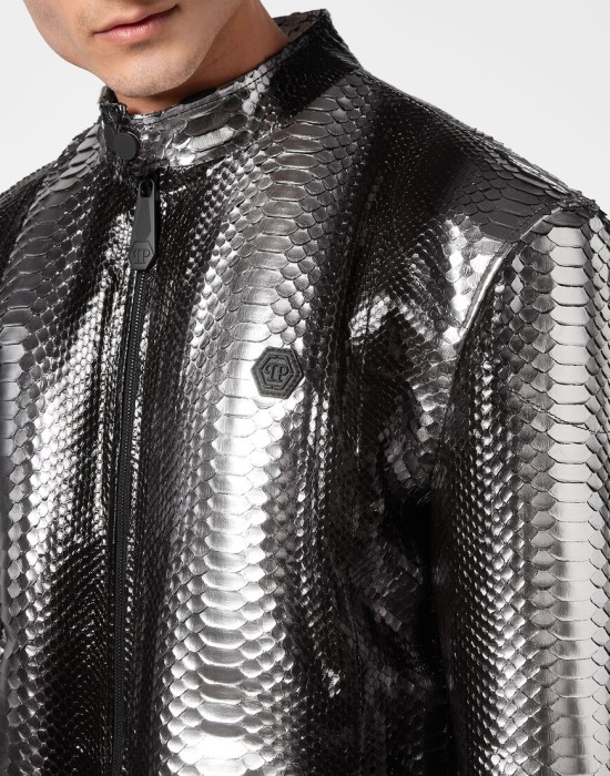 кожаная куртка  из проверенных материалов спереди