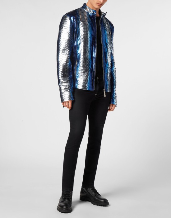 Товар голубого цвета с внутренней стороны