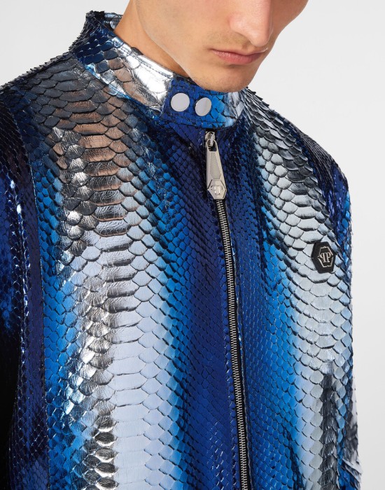 кожаная куртка  из проверенных материалов спереди