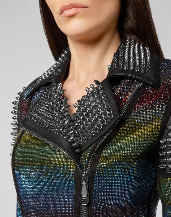 кожаная куртка  из проверенных материалов спереди