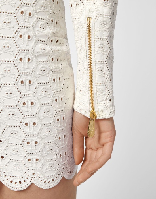 Товар белого цвета с внутренней стороны