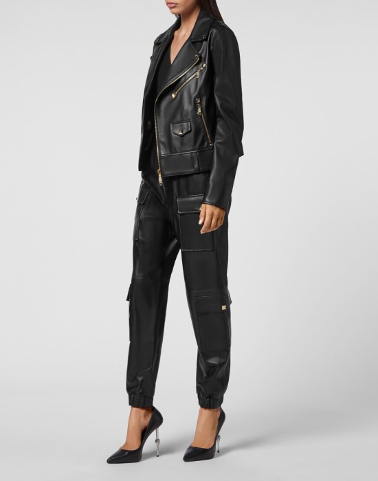 Товар черного цвета с внутренней стороны