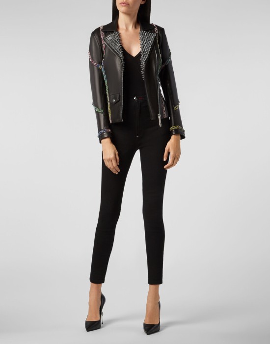 Товар черного цвета с внутренней стороны