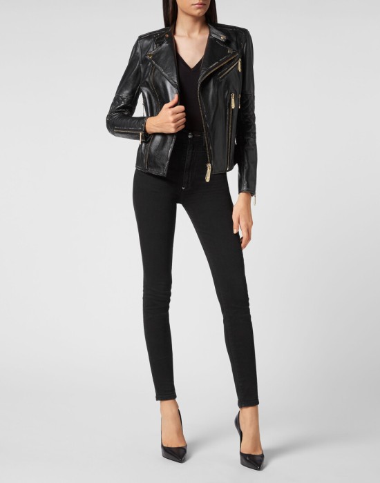 Товар черного цвета с внутренней стороны