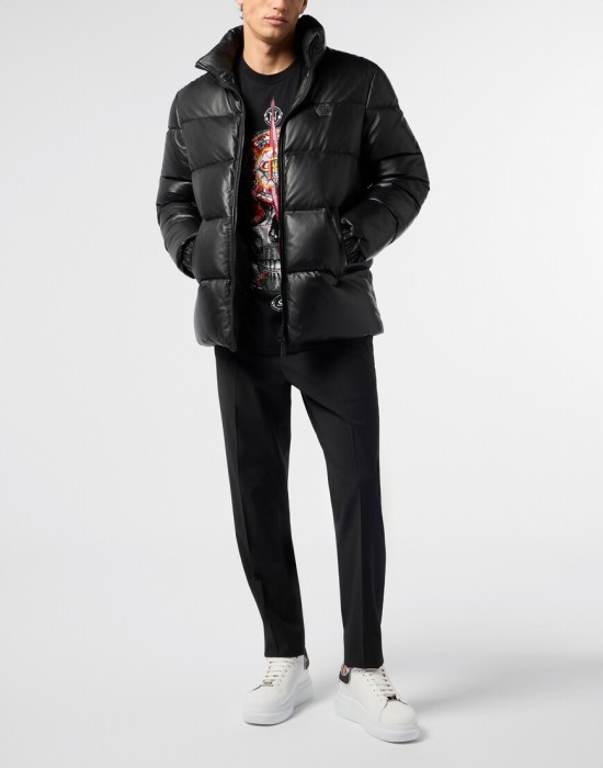 Товар черного цвета с внутренней стороны