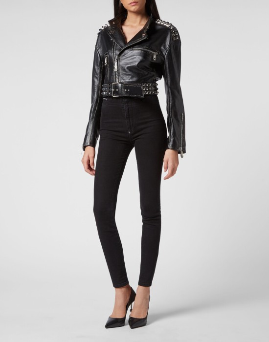 Товар черного цвета с внутренней стороны