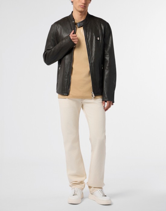 Товар черного цвета с внутренней стороны