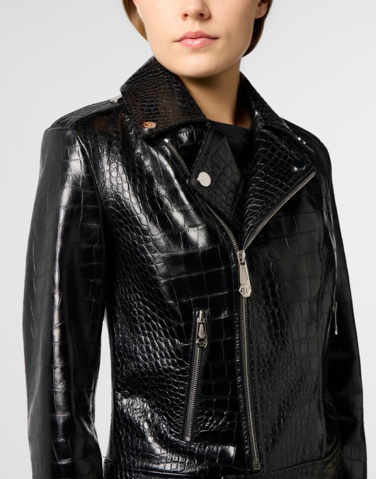 кожаная куртка  из проверенных материалов спереди