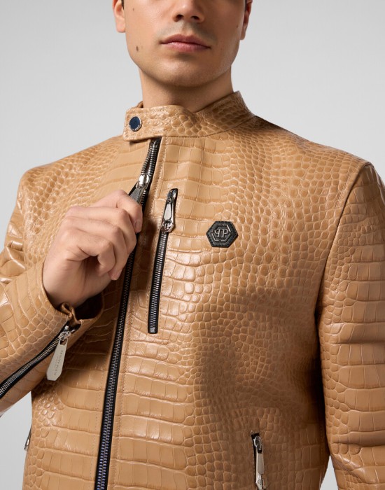 кожаная куртка  из проверенных материалов спереди