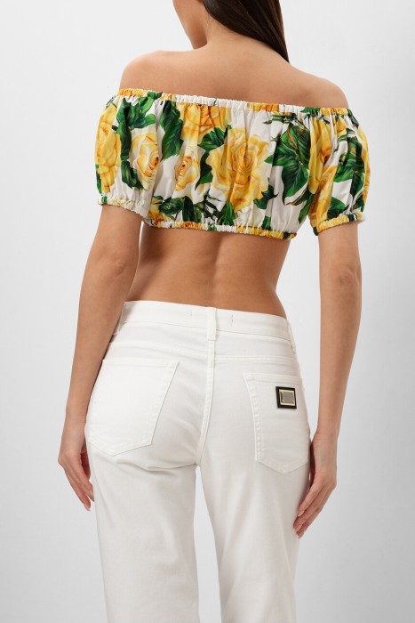 кроп-топ  модель из коллекции flowering от бренда dolce & gabbana вид слева